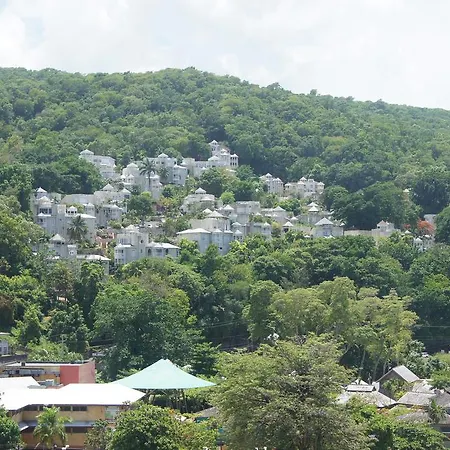 Alva Mae Apartment Ocho Rios Exterior photo